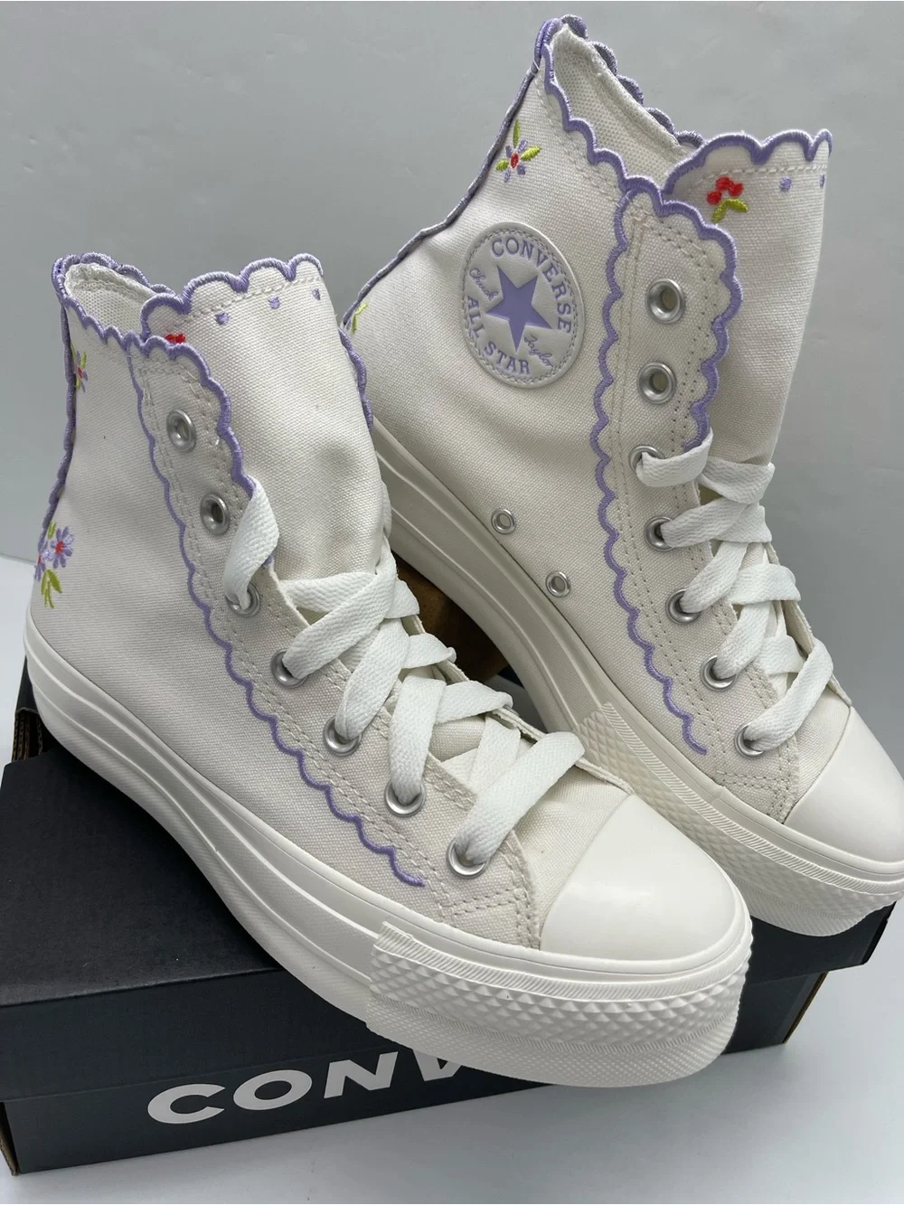 Converse CTAS LIFT HI VINTAGE WHITE/VIOLET HEAT Platform Sneakers Lavender Trim